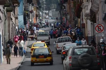 En el Centro Histórico y en el sur de Quito se registran aglomeraciones que preocupan las autoridades que ofrecen más controles.