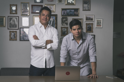 junto a Luis Loaiza (derecha), fundadores de Shippify.