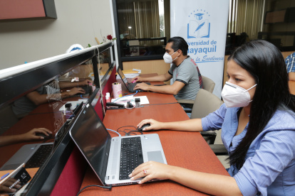 Personal del departamento de cómputo de la Universidad de Guayaquil dejó listas las plataformas digitales para el inicio de clases virtuales. 

PERIODISTA : MARTHA TORRES 

FECHA : 30/06/2020 

Agencia (ag-extra)