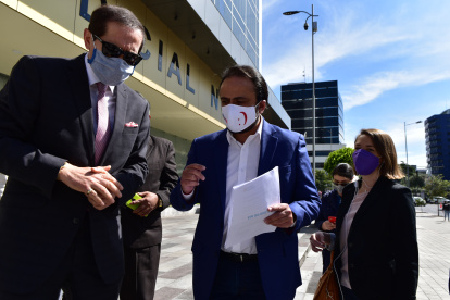 El exprefecto del Azuay ha presentado denuncias en el ámbito legal y constitucional en contra del contralor Pablo Celi.