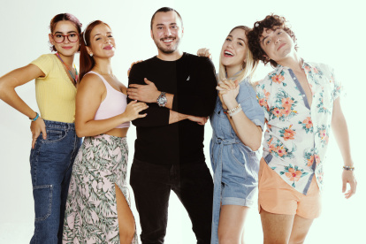 Adriana Nehme, Scarlett Córdova, Jorge Campozano, Verónica Álava y Adrián Avilés.