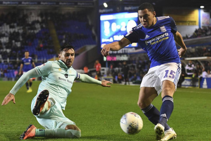 Jefferson Montero cerró su ciclo en el fútbol inglés y ahora analiza su futuro