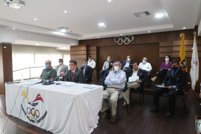 Manifiesto. Augusto Morán, titular del COE, miembros del Comité Ejecutivo y presidentes de las Ecuatorianas rechazan los proyectos.