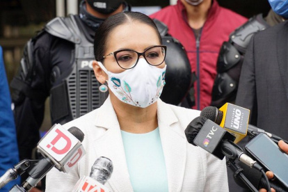 La presidenta del CNE aseguró que presentó toda la documentación que justifica la contratación de Luis Loyo.