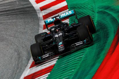 El piloto británico mantiene el nivel en su rendimiento; lo demostró esta mañana en las dos primeras pruebas de ensayo.