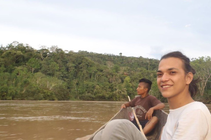 Xavier Viteri tiene 25 años de edad, es economista y activista por el medio ambiente y las comunidades amazónicas.