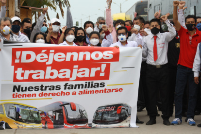 Hecho. Los chofres de las cooperativas que viajan desde Santa Elena hasta Guayaquil piden que les permitan trabajar.