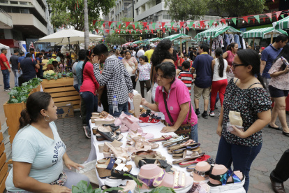 Foto referencial. El año pasado, en diciembre, un tramo de la céntrica avenida 9 de Octubre se peatonizó.
