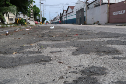 La Pradera. Hace dos meses, así de desgastado estaba el asfalto en la calle 47 SE, en el sur de la ciudad.