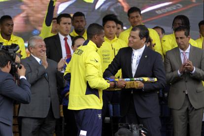 Rafael Correa siempre se identificó como un amante del fútbol, incluso invitó a los seleccionados ecuatorianos a Carondelet.