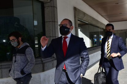 Jorge Luis Ortega, defiende al exministro de Obras Públicas Wálter Solís.