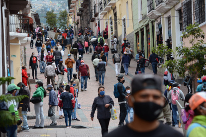 Aglomeración. El Centro Histórico de Quito es uno de los puntos con más contagios. También lidera la lista de sectores con aglomeraciones.