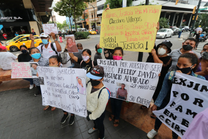 Familiares de personas fallecidas por Covid en Guayaquil efectuaron un plantón el pasado 25 de junio, reclamando a las autoridades información sobre los cadáveres.

Agencia (ag-extra)