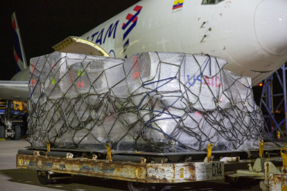 El viernes llegaron al aeropuerto de Quito 50 ventiladores para pacientes con coronavirus.