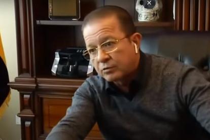 Abogado. El contador de billetes, imprescindible para practicar la ley.