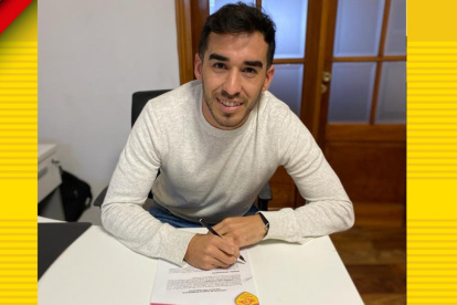 El argentino Lisandro Alzugaray fue anunciado por el Aucas como su flamante contratación.
