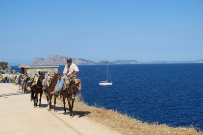 Un paisaje en el que predomina el color azul. Costas de la isla de Mykonos, en Grecia.