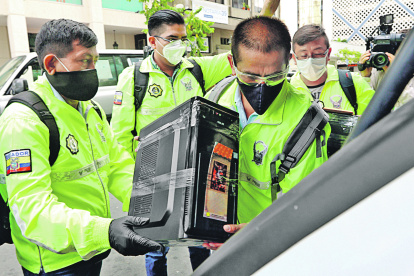 El pasado 27 de mayo, la Fiscalía allanó las instalaciones de la Prefectura del Guayas donde decomisó computadoras y otros objetos.
