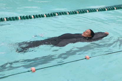 Trabajo. Con 26 semanas de embarazo, la campeona panamericana de apnea retomó sus entrenamientos.