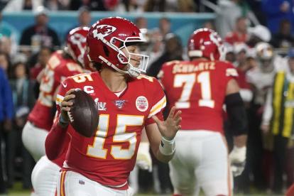 Patrick Mahomes, de los Kansas City Chiefs es ya el mejor MVP pagado de la historia de la NFL.