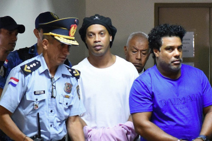 El exfutbolista llegó a Paraguay el pasado 4 de marzo donde fue retenido. El 7 de abril recién fue liberado, pero pasó a prisión preventiva donde aún permanece.