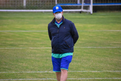 El argentino Carlos Ischia asumió el mandato del cuadro mantense desde el 1 de marzo.