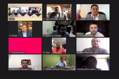 Ridículo. Perdido en el Zoom, Correa eligió no hablar. De haberlo hecho, no se le habría escuchado nada.