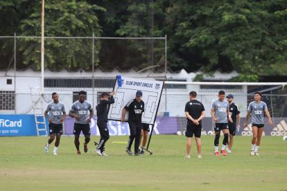 Durante 88 días los jugadores del fútbol ecuatoriano entrenaron en sus ‘caletas’.
Agencia (ag-expreso)