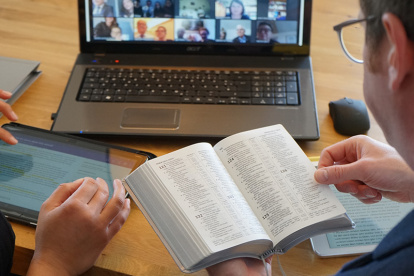 En Ecuador los testigos Jehová mantienen sus reuniones virtualmente e incluso sus convenciones anuales.