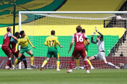 El futbolista confiesa en una carta que se niega a revelar su identidad para evitar el rechazo de sus compeñeros.