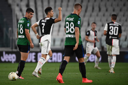 El atacante portugués celebra su segundo gol con la Juventus ante el Atalanta.
