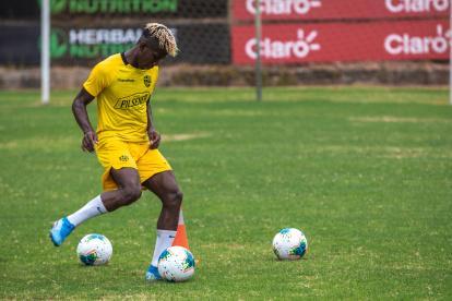 Adonis Preciado cumplió el viernes 10 de julio su primer entrenamiento con Barcelona.