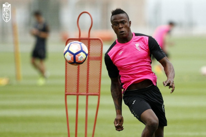 El delantero José Angulo tiene posibilidades de llegar a Barcelona