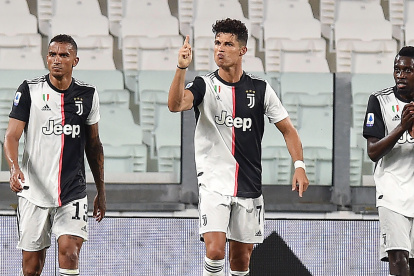 Cristiano Ronaldo (c) con 28 goles, está a un solo tanto del máximo artillero de la Serie A, Ciro Immobile, y a seis del Bota de Oro, el polaco Robert Lewandowski, del Bayern Múnich.