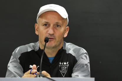 Pablo Repetto, entrenador de Liga de Quito, señaló que el entrenar con el plantel completo es un paso positivo hacia el regreso del fútbol.