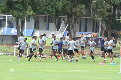 Emelec entrenó con el equipo completo este lunes 13 de julio en Los Samanes