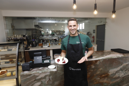 Durante el tiempo que vivió en España, Iván trabajó también como cocinero y camarero.