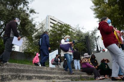 Un estudio señala que el 80 % de infectados y fallecidos están en 27 de las 64 parroquias de Quito. Cincuenta barrios son los más afectados.