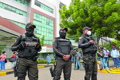 Resguardo. La diligencia fiscal se realizó en el hospital Abel Gilbert Pontón, donde permanece asilado Salcedo desde el 10 de junio.