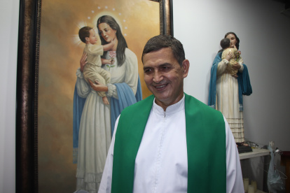 El padre Yair Rodríguez hará un sobrevuelo con la imagen de la Virgen de Guayaquil y dará la bendición desde el aire.