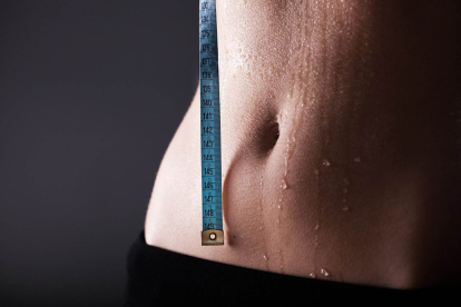 No te obsesiones con sudar. No perderás grasa sino agua y electrolitos.