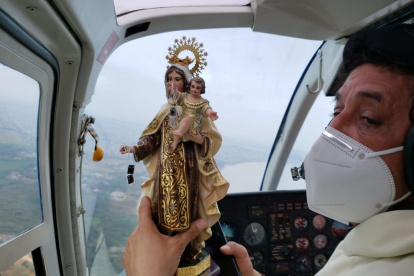 Hecho. El sobrevuelo con la figura religiosa se realizó la mañana de hoy jueves 16.