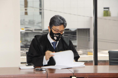 el juez marco Rodríguez dirigió este viernes la audiencia de vinculación del asambleísta Eliseo Azuero al caso de su colega Daniel Mendoza