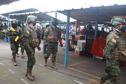Miembros de Fuerzas Armadas iniciaron los controles permanentes para frenar el avance de contagios por coronavirus.