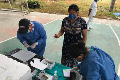 Personal médico realiza controles ante el avance de la Covid-19 en la zona rural de las provincias de Sucumbíos y Orellana
