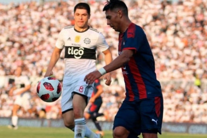 El 7 de marzo salió el primer caso positivo en un futbolista en paraguay y el torneo se suspendió.