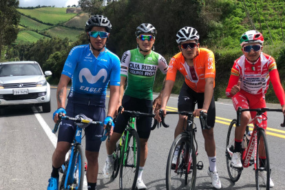 Cepeda (d) destacó la preparación cumplida desde mayo en Ecuador junto a Richard Carapaz, Jonathan Narváez, su primo Jefferson Cepeda y otros ciclistas.