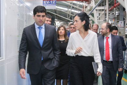 María Alejandra Muñoz junto a su antecesor, Otto Sonnenholzner.