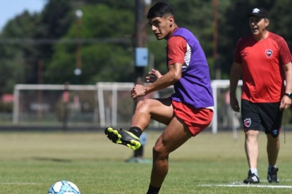 El volante argentino Brian Rivero es el flamante refuerzo del Independiente del Valle.