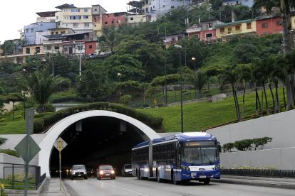 Sitio. El túnes del cerro Santa Ana se cerrerá desde este 21 de julio hasta el 20 de agosto próximo.